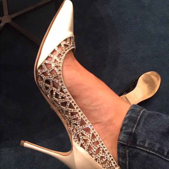 Sergio Rossi White Satin & Swarovski Crystal Pump - Picture 2 of 2